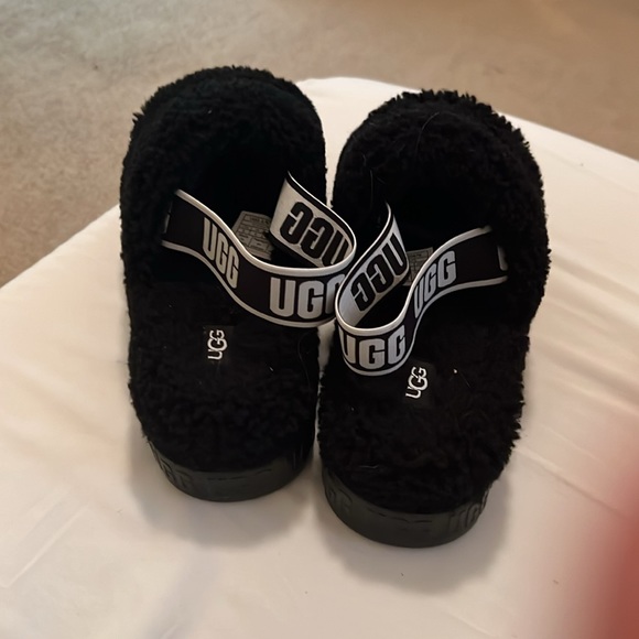 New Ugg slippers - Picture 3 of 5